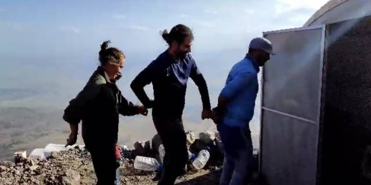 Yabancı Turistler Ağrı Dağı Zirvesinde Halay Çekti