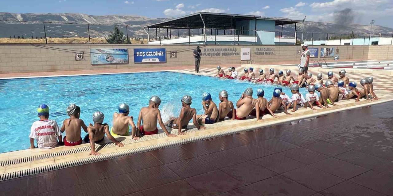 Çocuklar Bir Yandan Spor Yapıyor, Bir Yandan Sosyalleşiyor