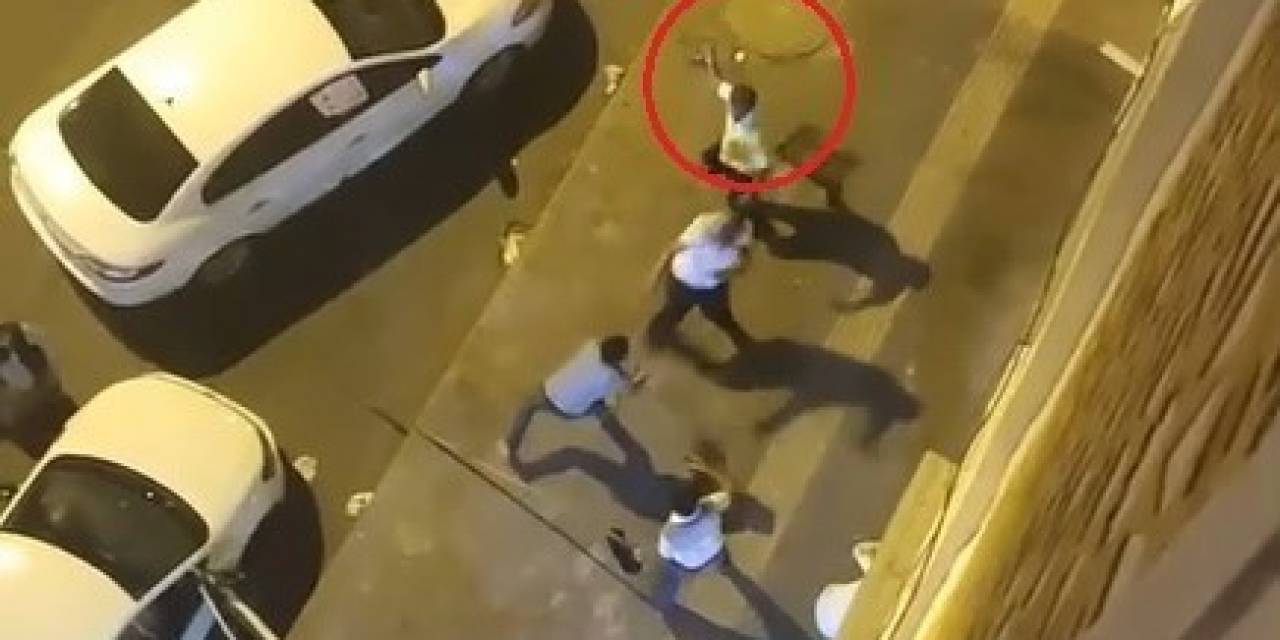 İki Grup Arasında Taşlı, Sopalı, Tabureli Kavga Kamerada