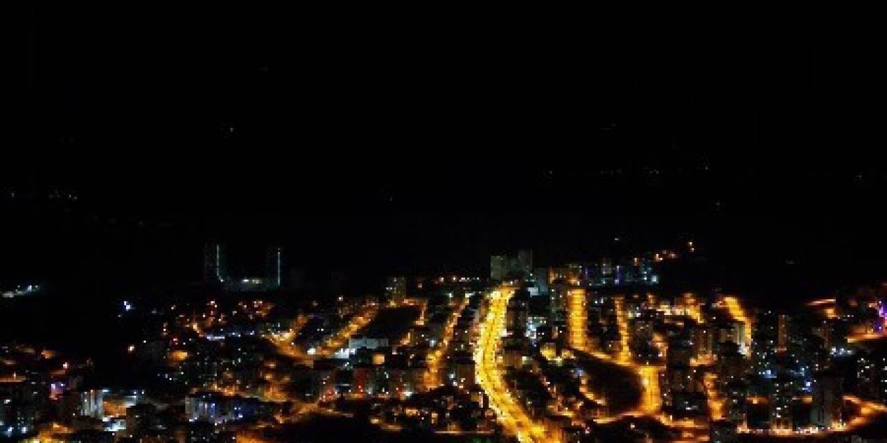 Dron İle Kastamonu Şehrinin Üzerinden Kayan Meteor Yağmurunun Görüntüsü Mest Etti