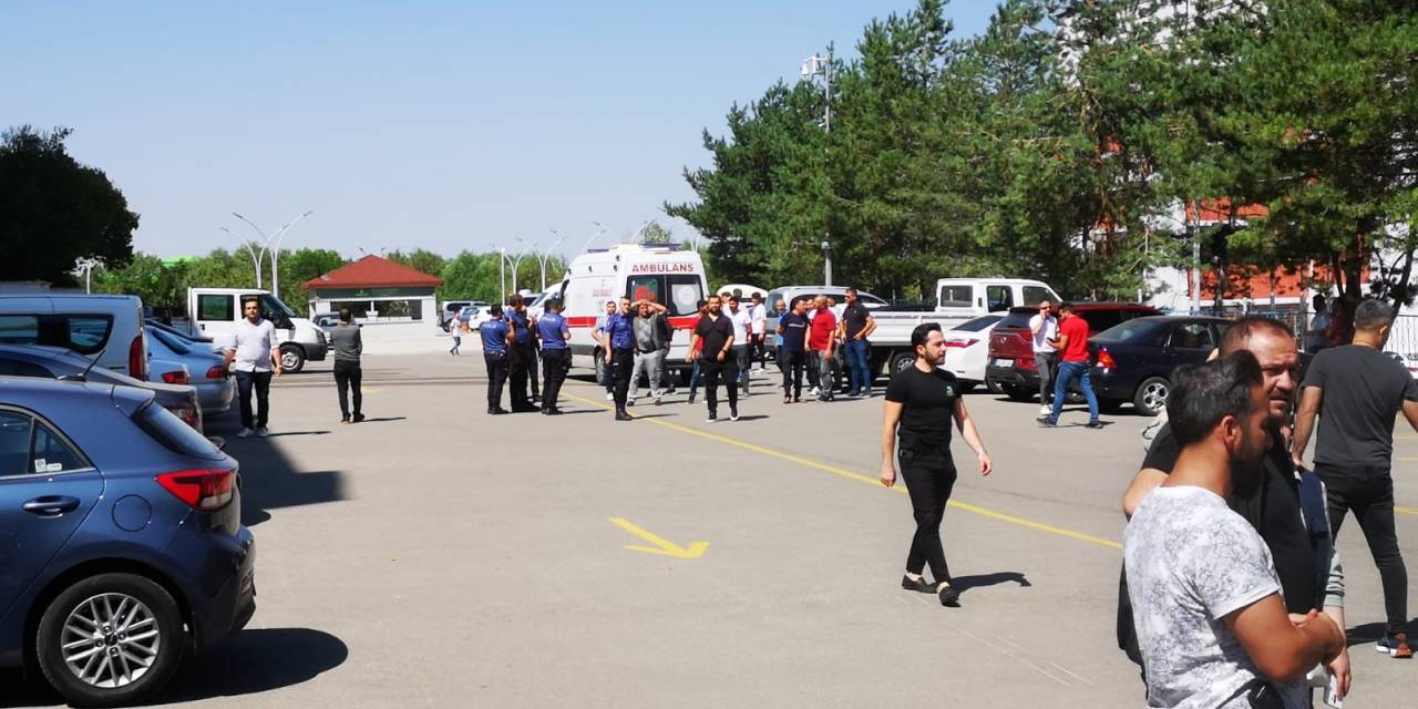 Cinayet Duruşması Sonrası Taraflar Arasındaki Kavgaya Polis Müdahale Etti