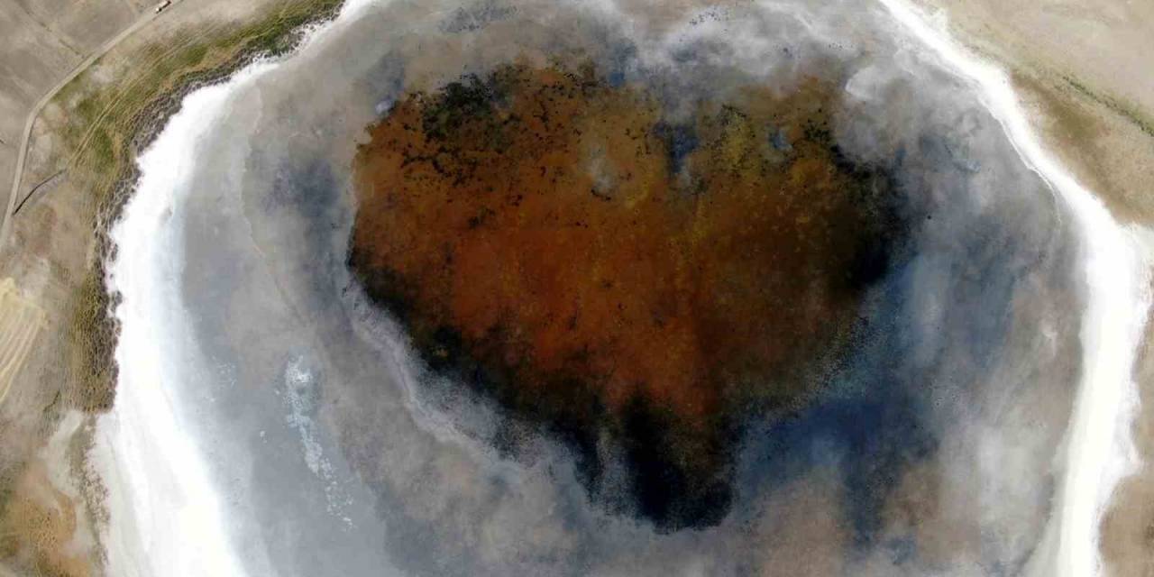 Gölün Kalbi Ortaya Çıktı