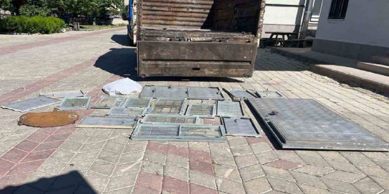 Patpatla Hırsızlık Yapan Şahıslar Güvenlik Kamerası İncelemesiyle Yakalandı
