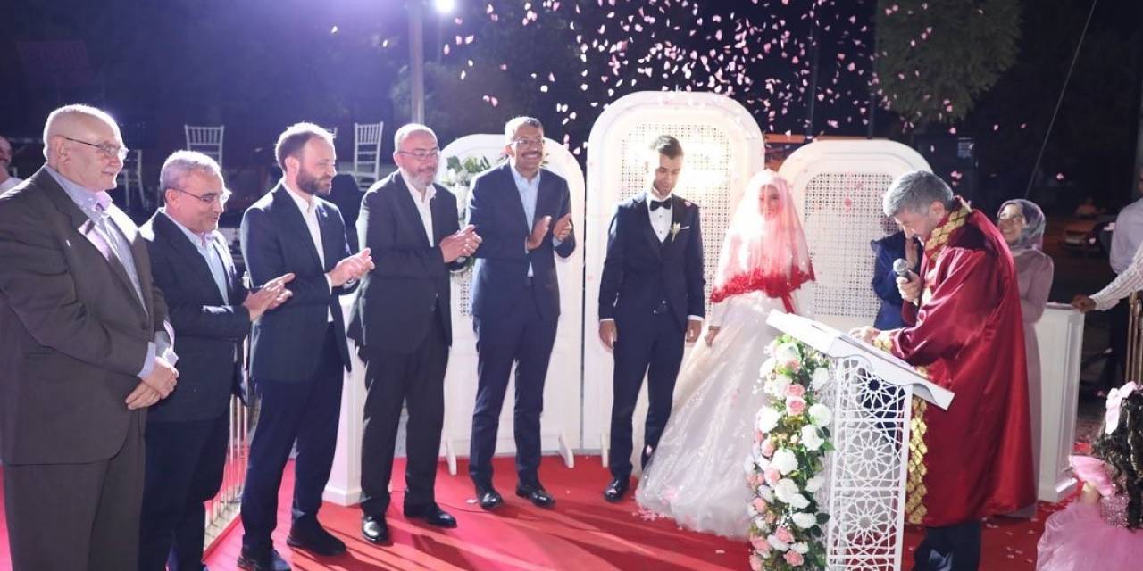 Oğlu Ve Gelinin Nikahını Başkan Muharrem Akçadurak Kıydı