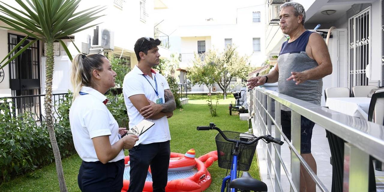 Güvercin Masa Vatandaşları Dinliyor