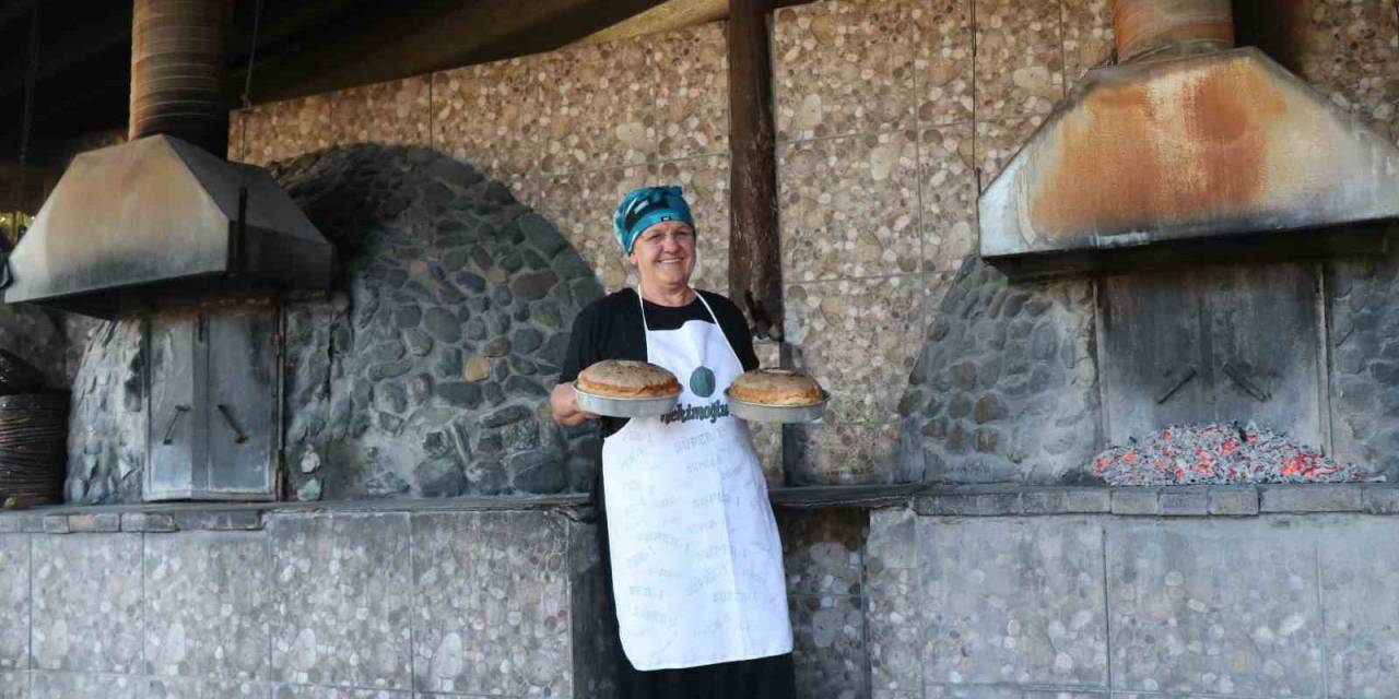 Deprem Enkazından Topladığı Taşlarla Yaptığı Fırında 24 Yıldır Ekmek Üretiyor