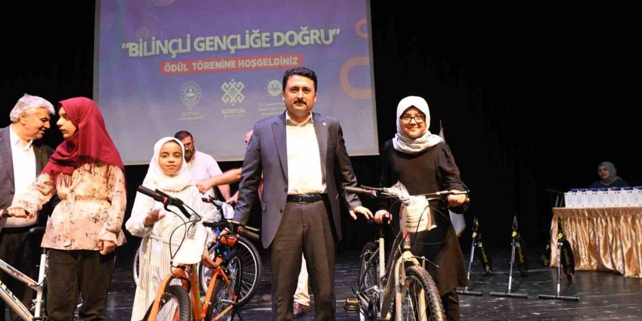 Kur’an Kursunda Başarılı Olan 519 Öğrenciye Ödül