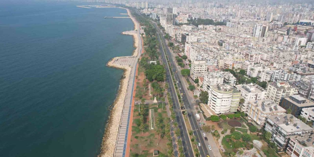 Sıcak Hava İnsanları Evlere Hapsetti