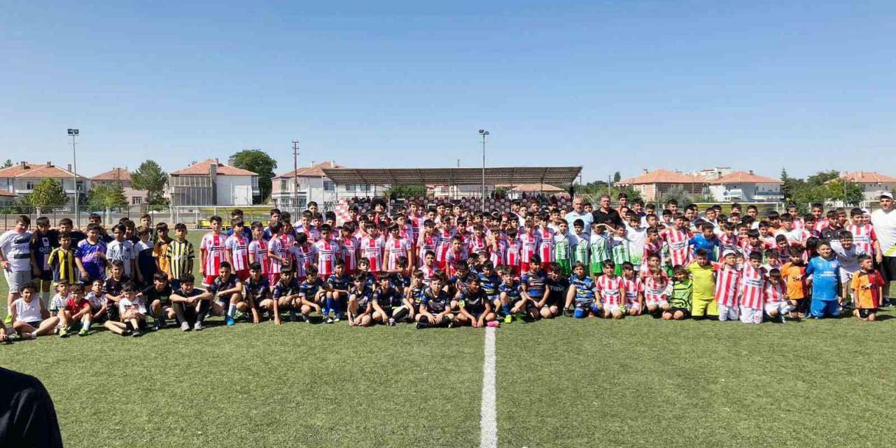 400 Sporcuyla Futbol Şenliği