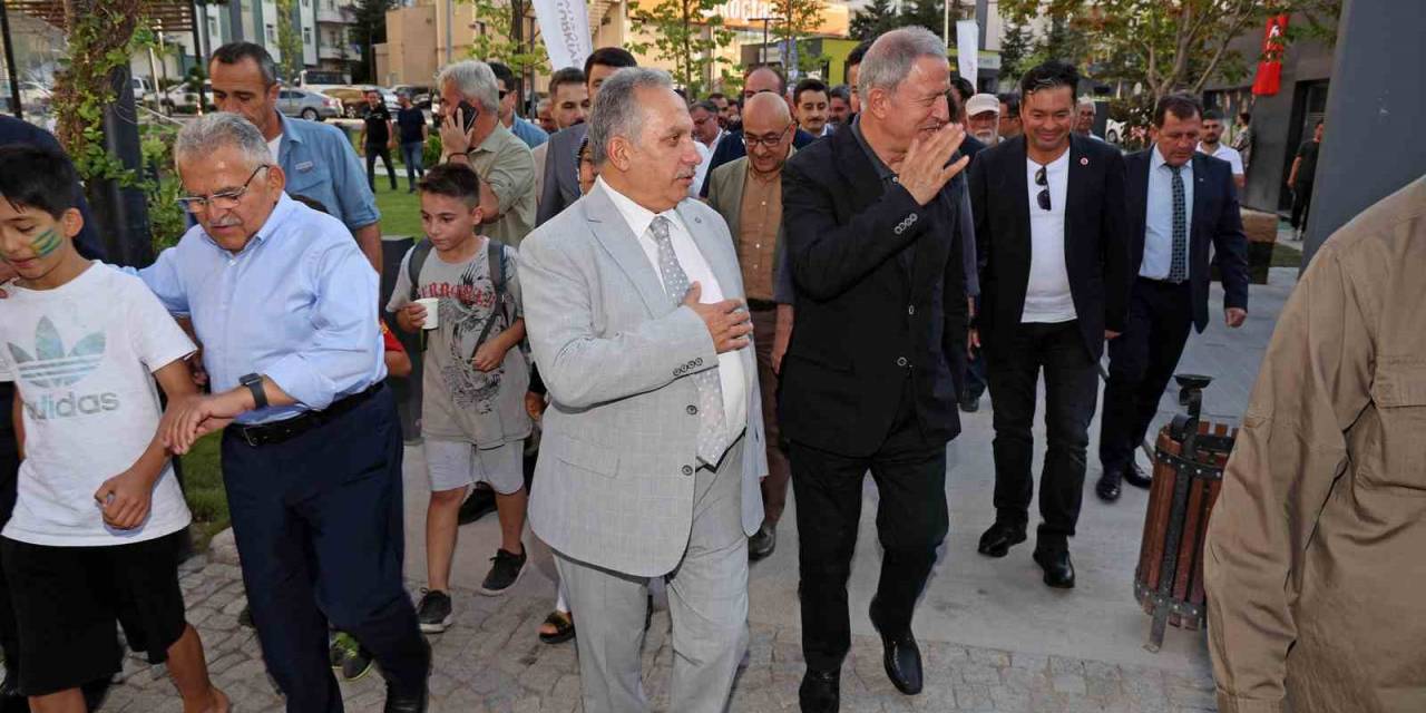 Hulusi Akar’dan Mevlana Meydanı’na Tam Not