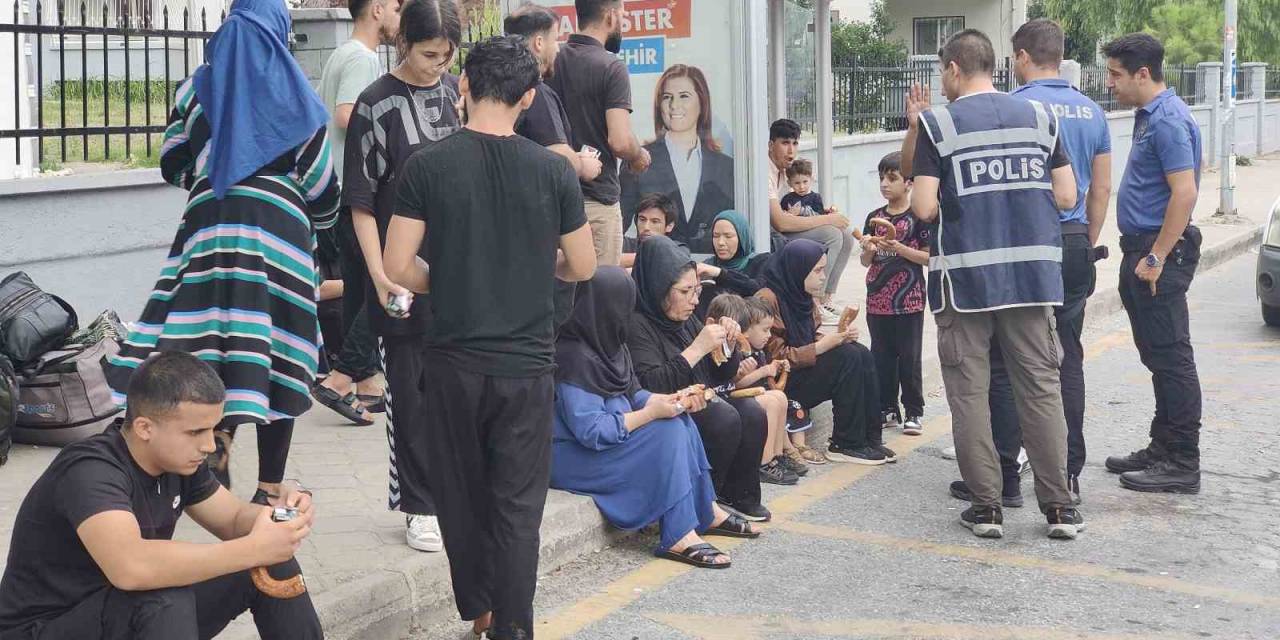 Lastik Botları Su Alınca Kuşadası’na Geri Dönen Düzensiz Göçmenler Yakalandı