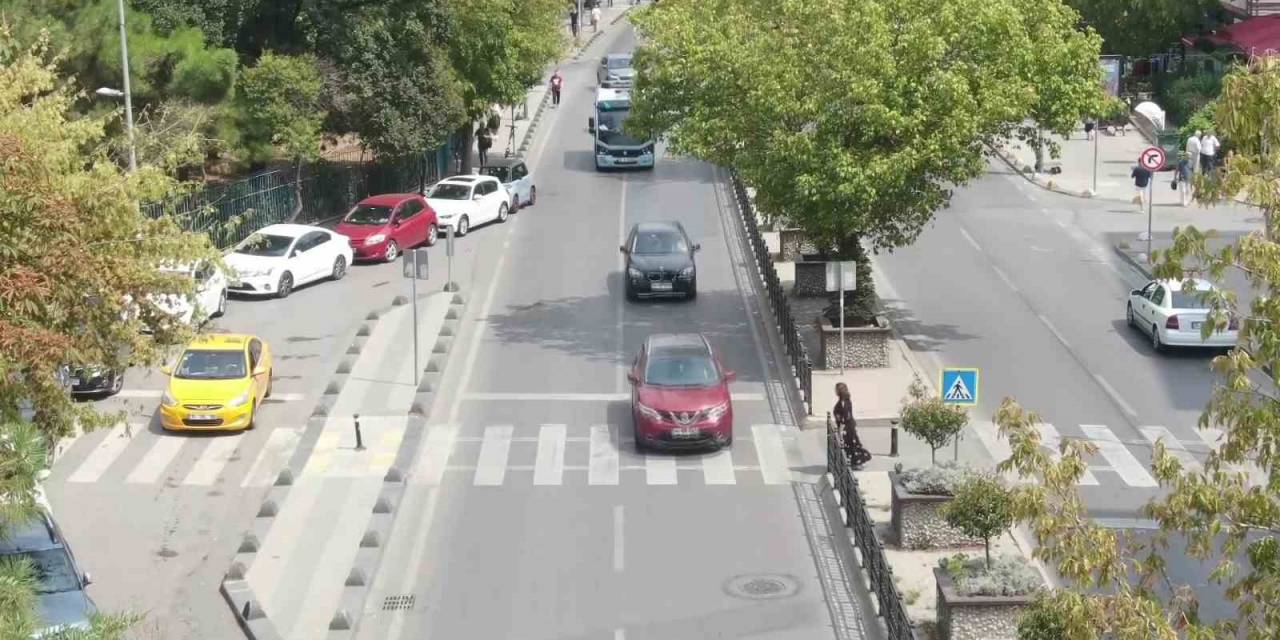 Kadıköy’de Yayalara Öncelik Tanımayan Sürücülere Ceza Yağdı