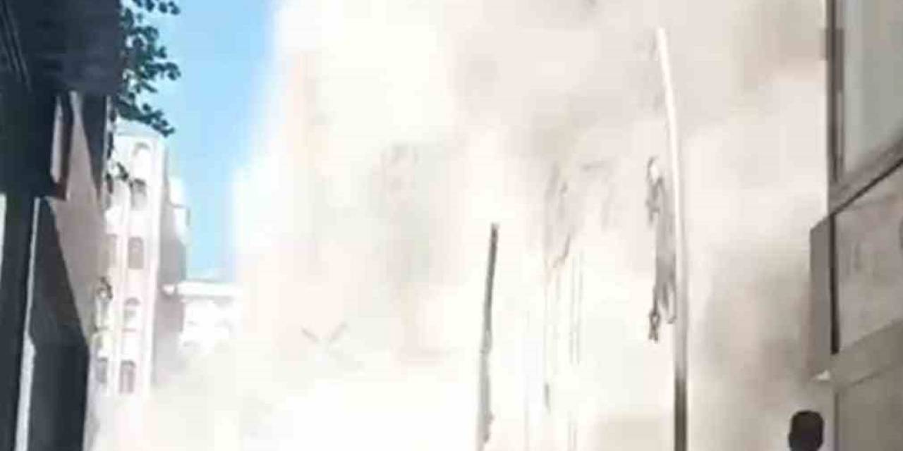 Şanlıurfa’da Depremden Hasar Gören Bina Islık Sesiyle Yıkıldı