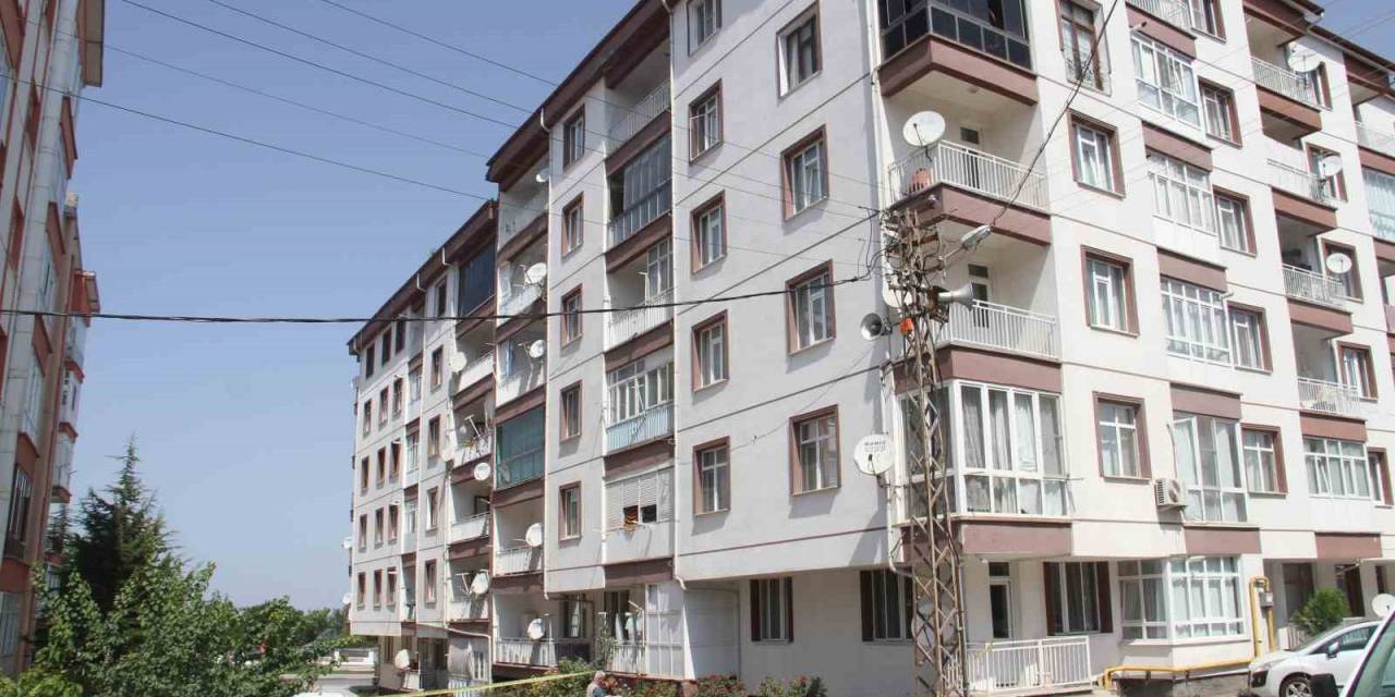 Apartmanın 4’üncü Katından Düşen Zihinsel Engelli Çocuk Yaşama Tutunamadı