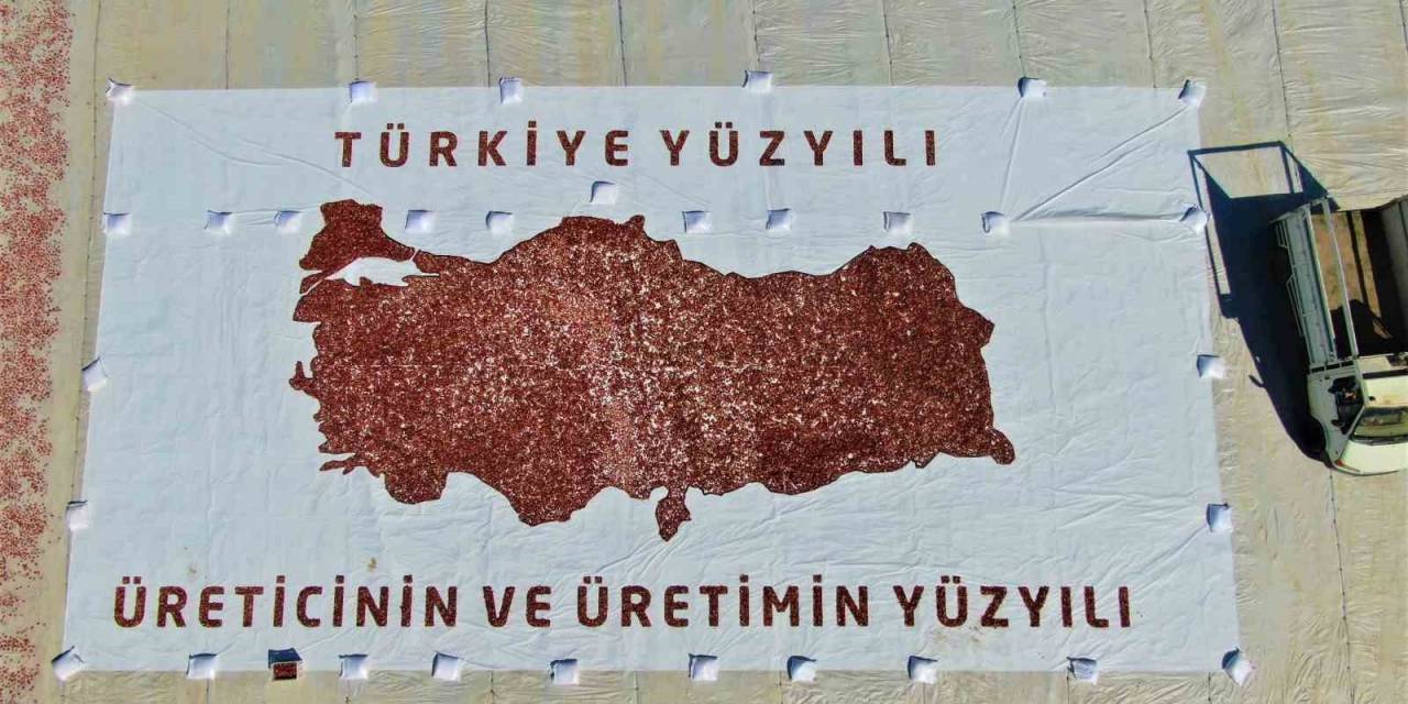 Kurutmalık Domateslerle Türkiye Haritası Oluşturulup ‘türkiye Yüzyılı’ Yazıldı