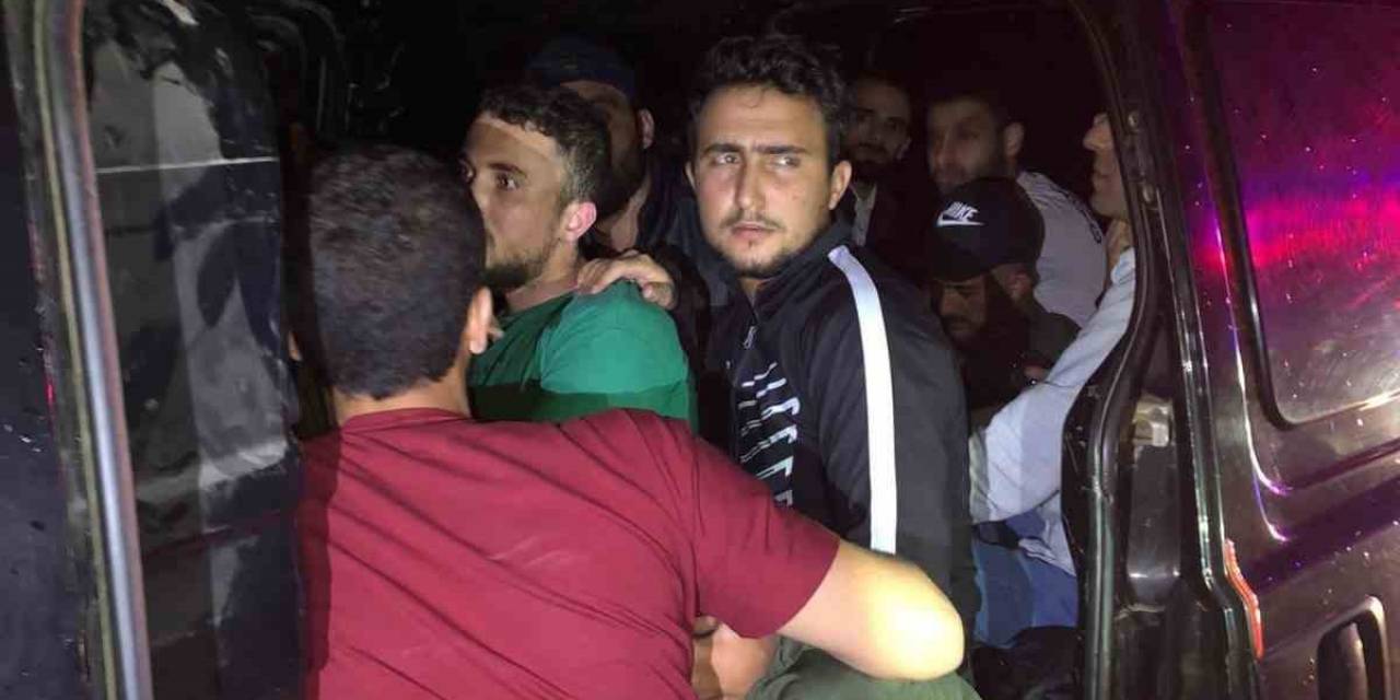 Edirne’de 1 İnsan Kaçakçısı İle Birlikte 22 Göçmen Yakalandı