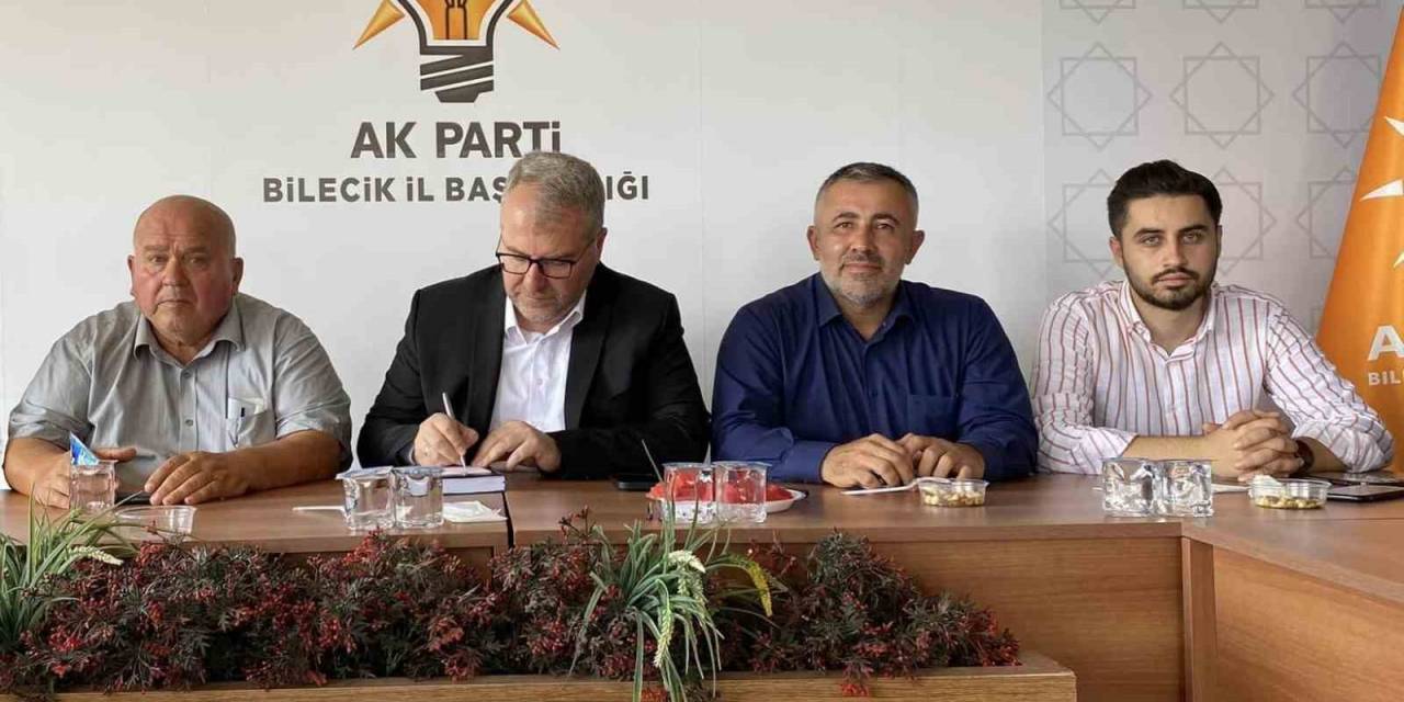 Ak Parti Heyeti Muhtarlarla Bir Araya Geldi