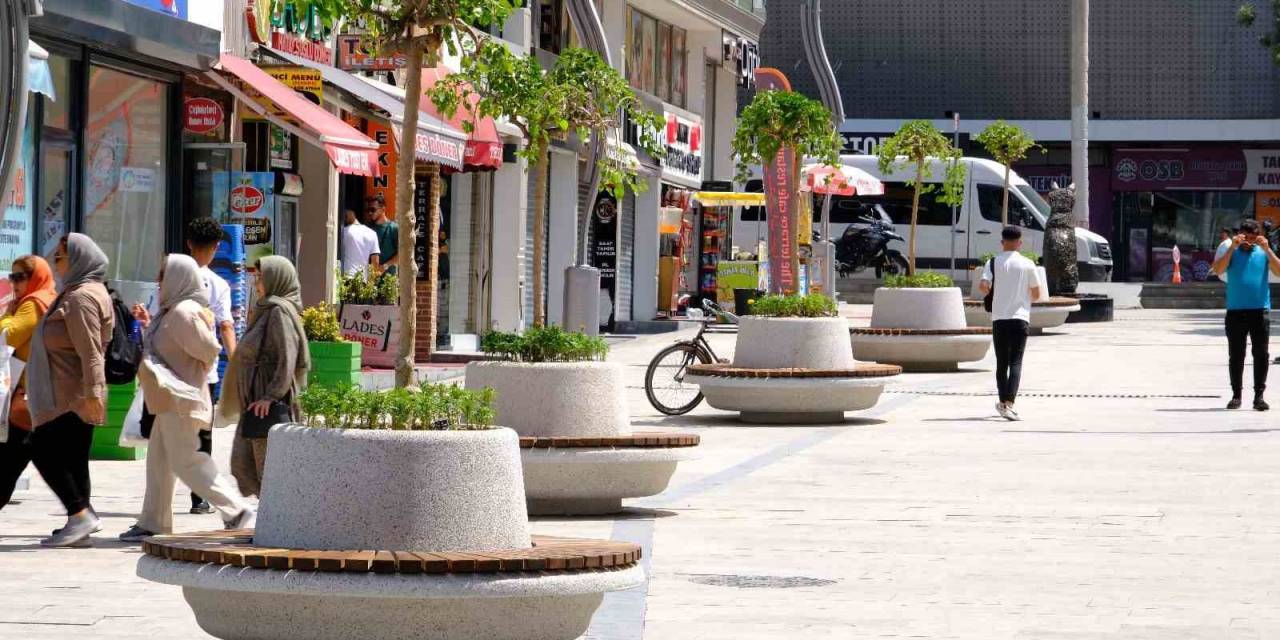 İpekyolu Peyzaj Çalışmaları İle Güzelleşiyor