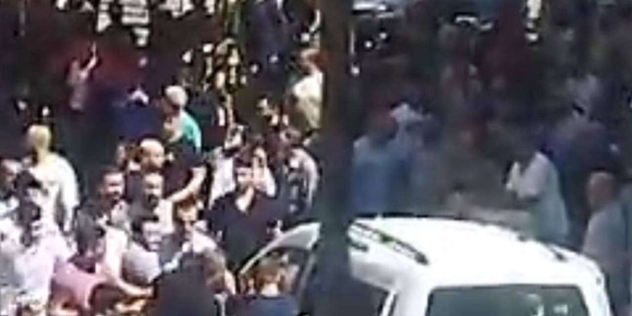 Batman’da Kaçak Malzeme Satan Şüpheli Gözaltına Alınırken Ailesi Polise Saldırdı