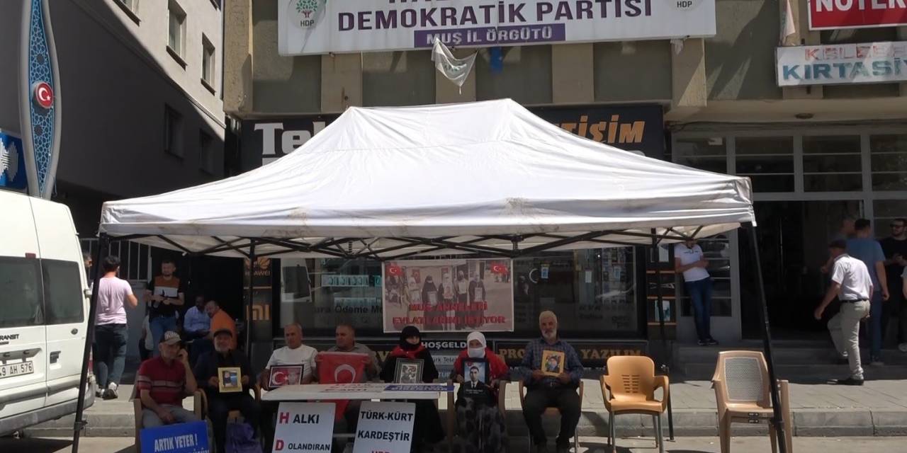 Muş’ta Hdp Önünde Eylem Yapan Ailelerin Sayısı 45’e Çıktı