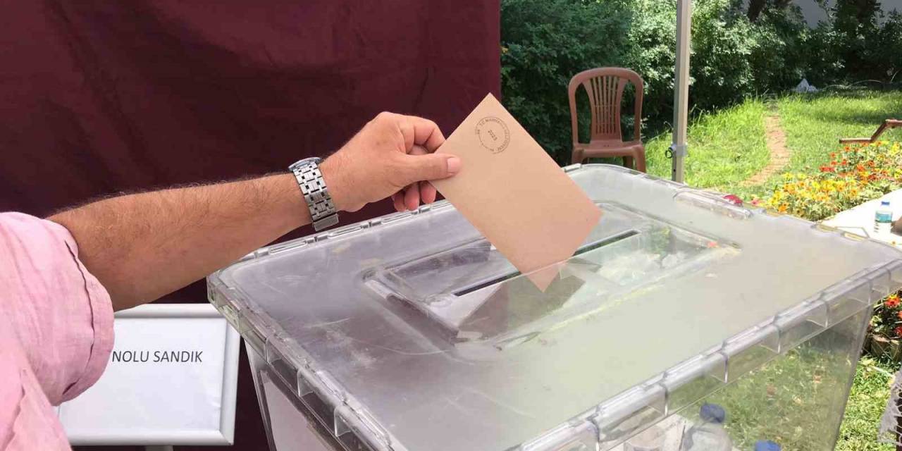 İçmeler’de Belediyenin Projesi  İçin Halk Oylaması Başladı