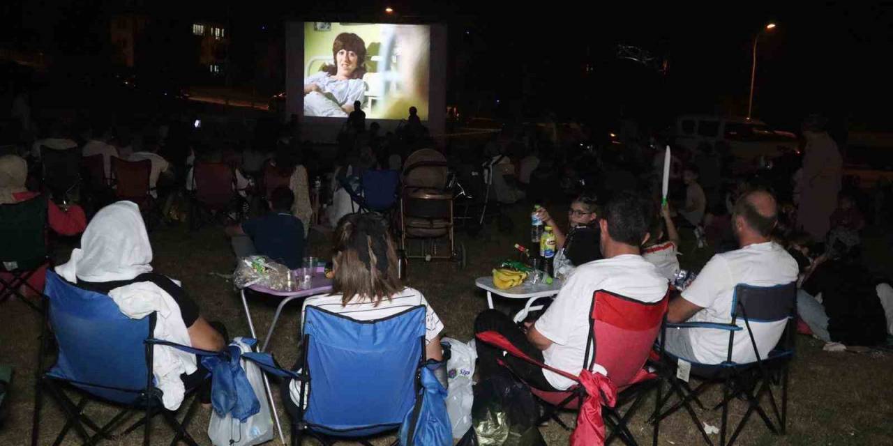 Sandalyesini Alan Yeşil Vadiye Koştu