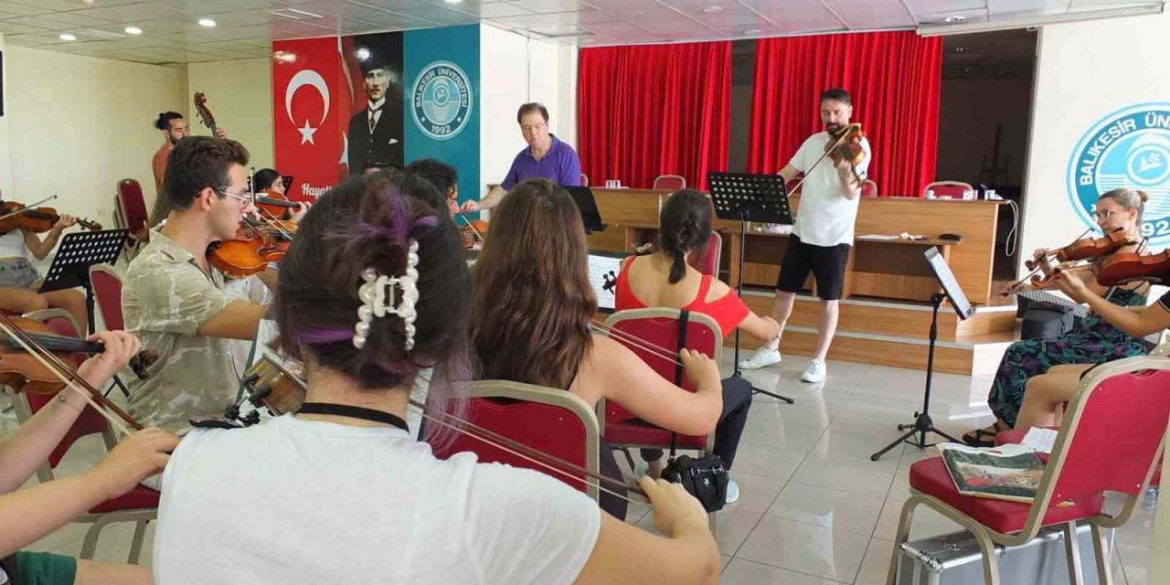 Ünlü Hocaların Eşliğinde Konsere Hazırlanıyorlar