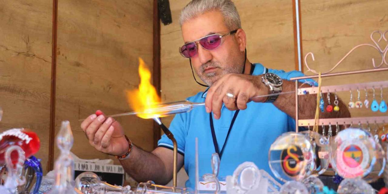 ‘Altın Eller’ Sivas’ta Buluştu, El Emeği Göz Nuru Ürünler Görücüye Çıktı