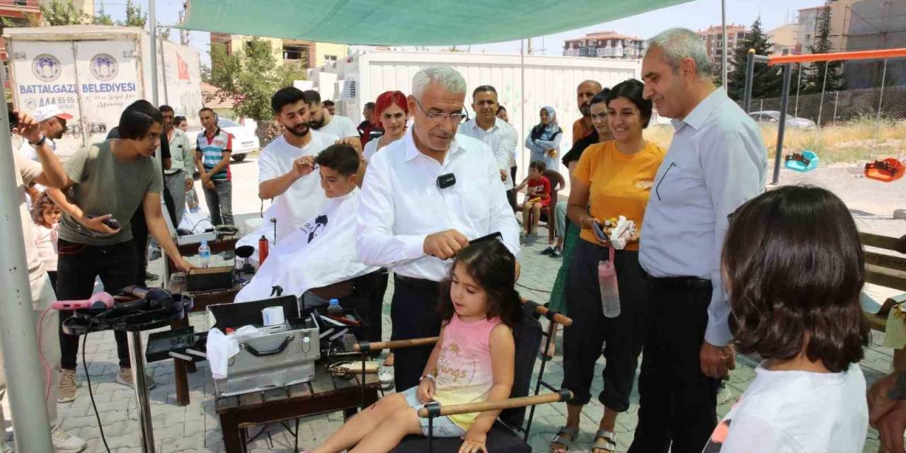 Depremzede Çocuklara Ücretsiz Saç Bakımı