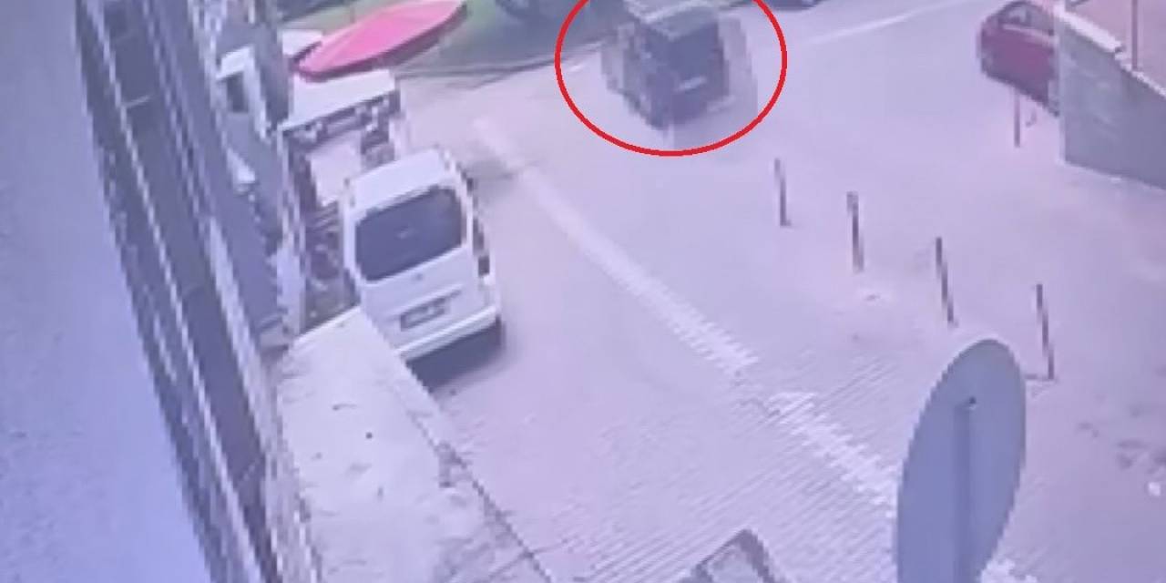 Aracıyla Çarptığı Ağaçların Altında Kalmıştı: Kaza Anı Ortaya Çıktı