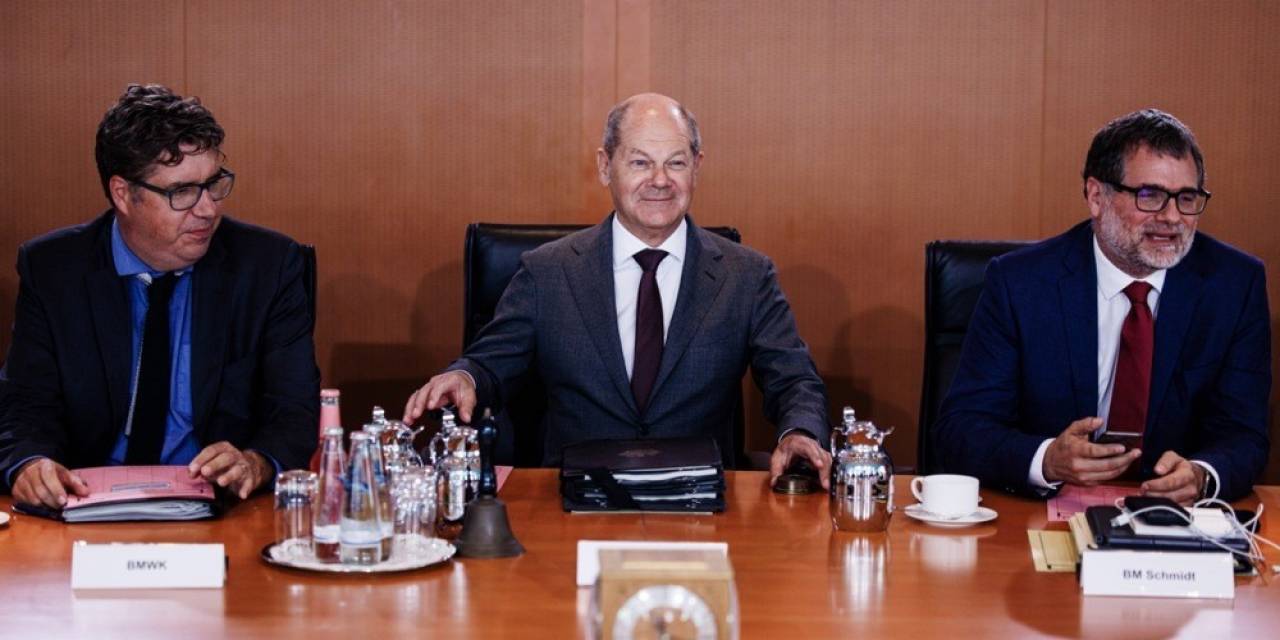 Almanya’da Kabine Eğlence Amaçlı Esrar Kullanımına Yönelik Yasa Tasarısını Kabul Etti