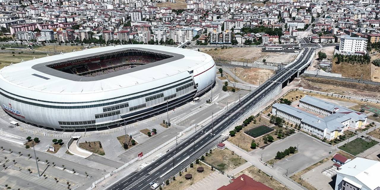 Stadyum Yanı Üst Geçit Ve Bağlantı Yolu Hizmete Açıldı