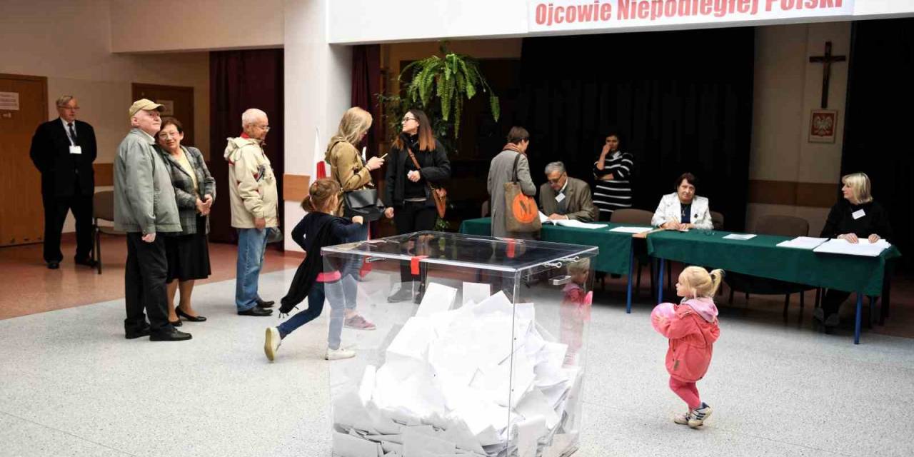 Polonya "Göçmenler" Konusunda Sandık Başına Gidecek