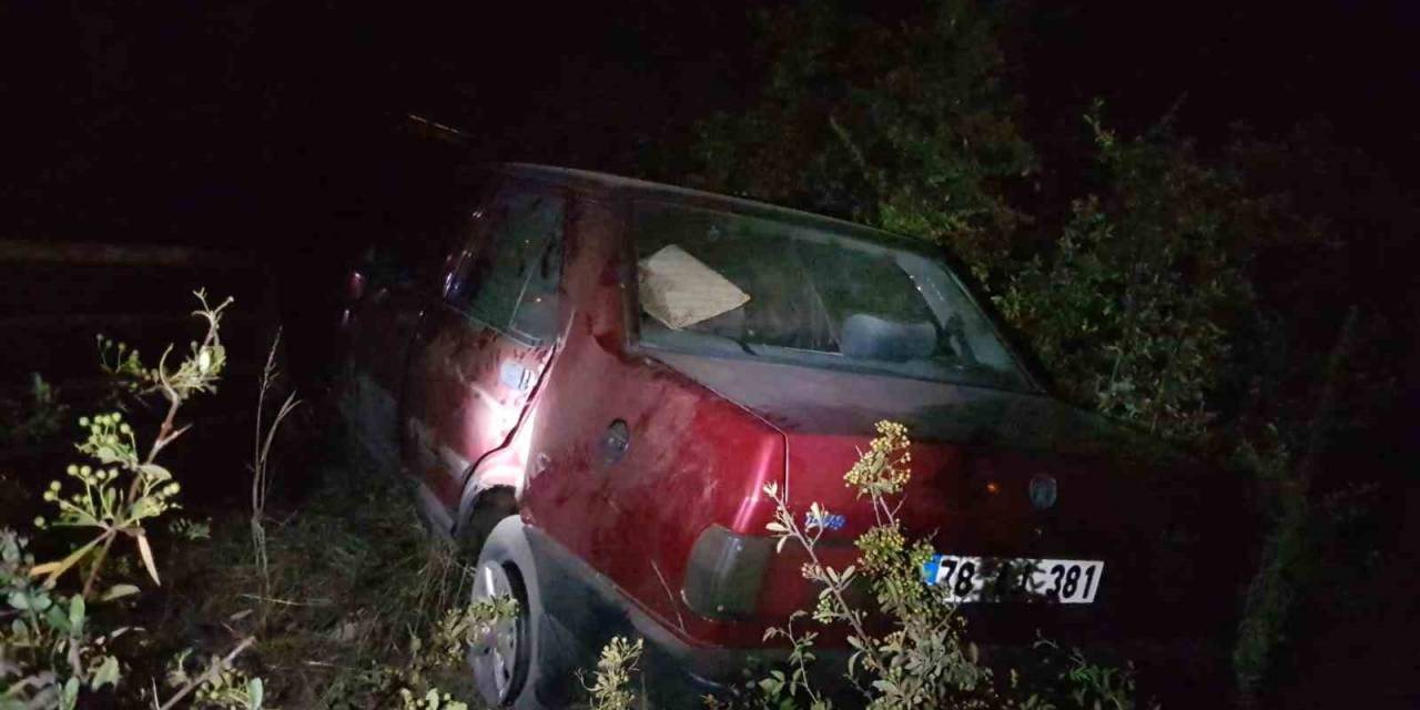 Otomobil Bariyeri Aşıp Şarampole Uçtu: 1 Yaralı