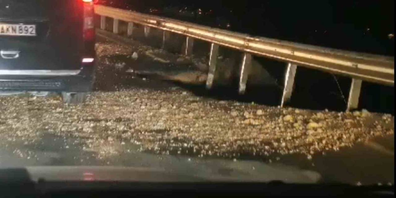 İsale Hattı Patladı, Yol Çöktü