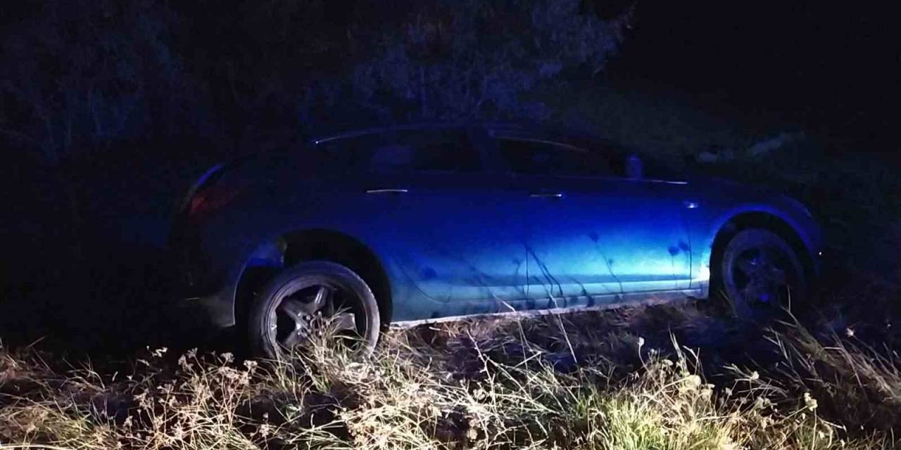 Tarlaya Uçan Otomobilden Burnu Bile Kanamadan Kurtuldu