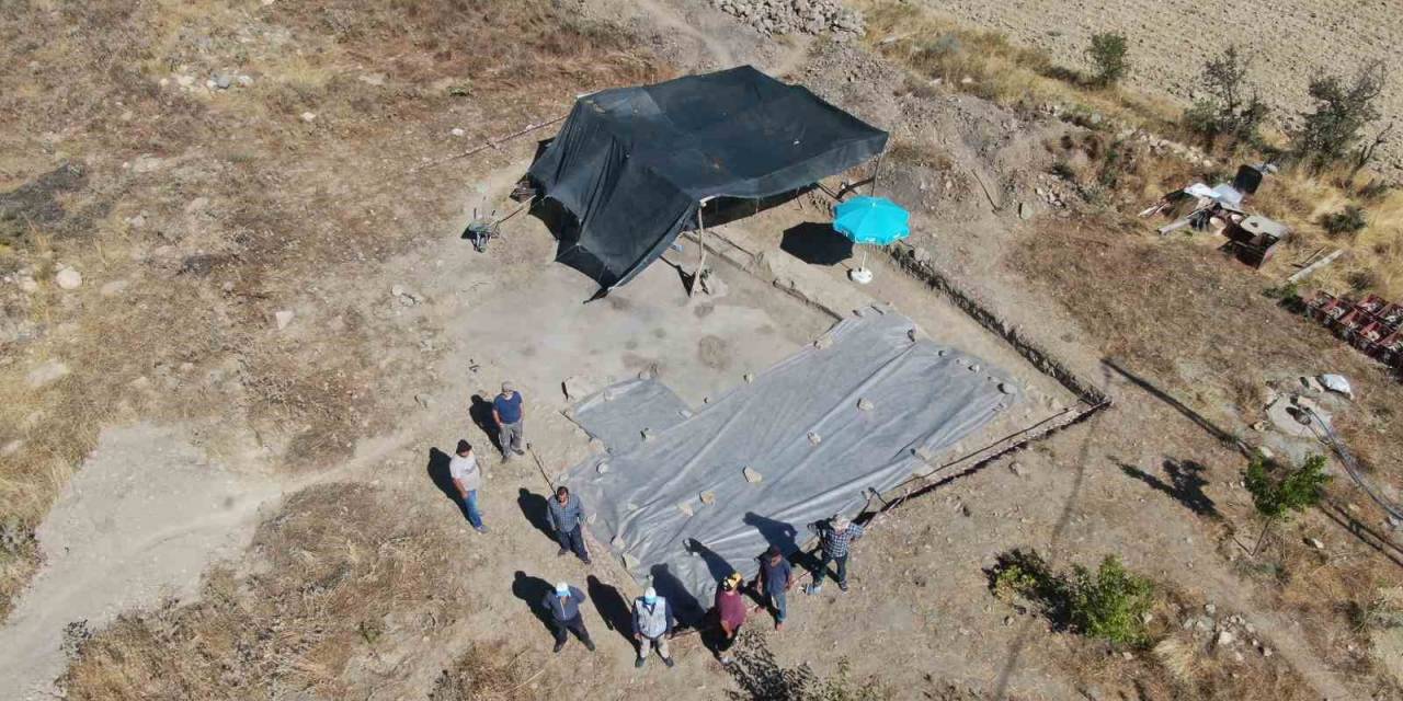 Tarlada Çiftçinin Bulduğu Tarihi Taban Mozaikler Gün Yüzüne Çıkarılıyor