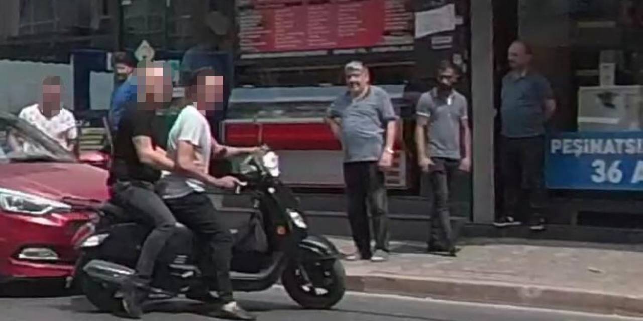 İstanbul’da Trafikte Kavga Kamerada: “Ağabey Vurma” Dese De Fayda Etmedi, Yüzü Kanlar İçinde Kaldı