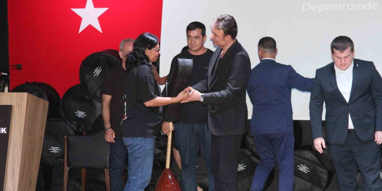 Gaziantep’te Depremzede Müzisyenlere Enstrüman Dağıtıldı