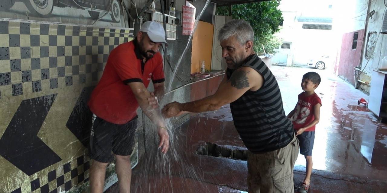 Osmaniye’de Sıcak Hava Oto Yıkamacıların Yüzünü Güldürdü
