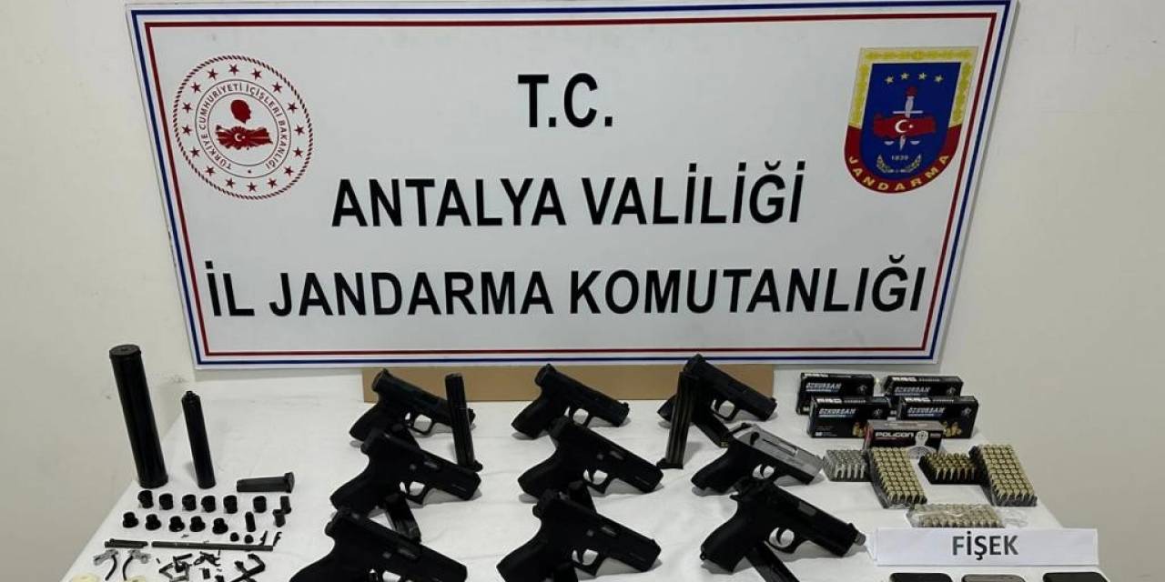 Kargoyla Silah Ticareti Yapan Baba Ve Oğluna Jandarma Operasyonu