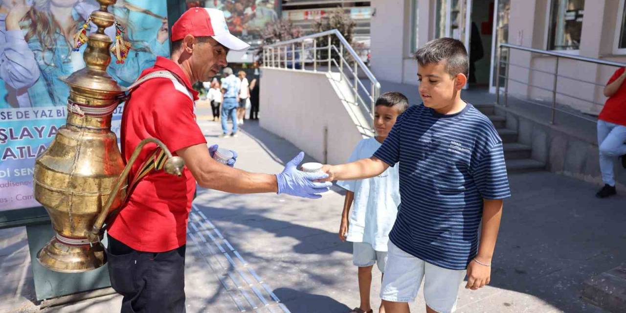 Nevşehir Belediyesinden Serinleten İkram