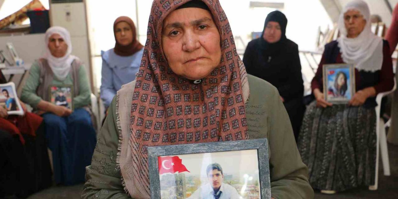 Annelerin Evlat Nöbeti Kararlıkla Devam Ediyor