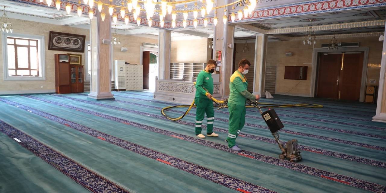 Zeytinburnu’nda Cami Ve İbadethanelerde Temizlik