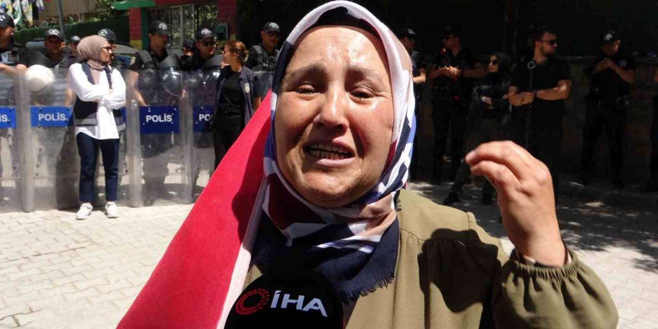 Evlat Nöbetindeki Nazlı Sancar, “Yaz Kış Bu Mücadelemiz Devam Edecek”