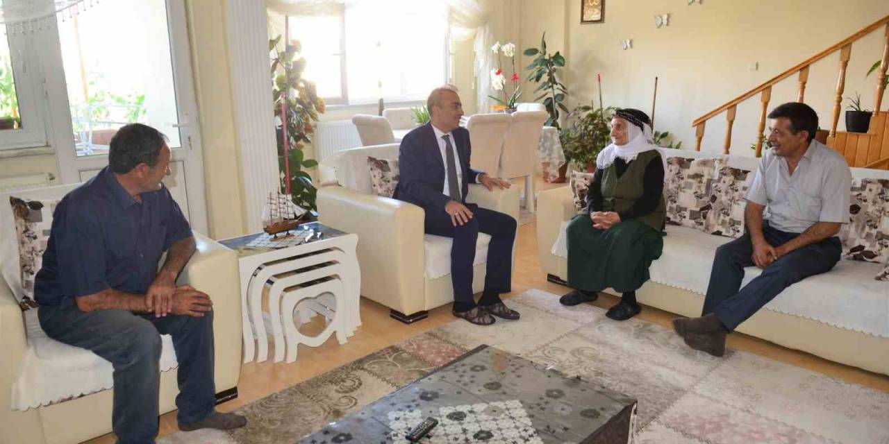 Ardahan Valisi Çiçek’in İlk Ziyareti Şehit Ailesi