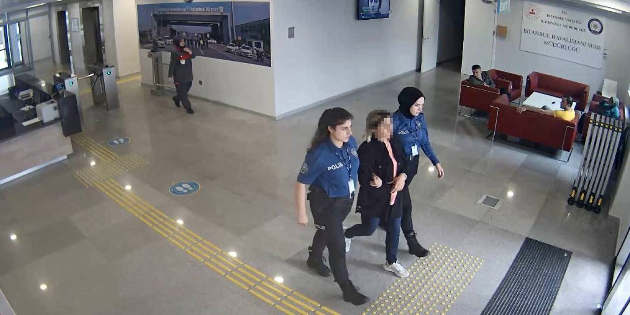 İranlı Kadının İç Çamaşırından Servet Çıktı