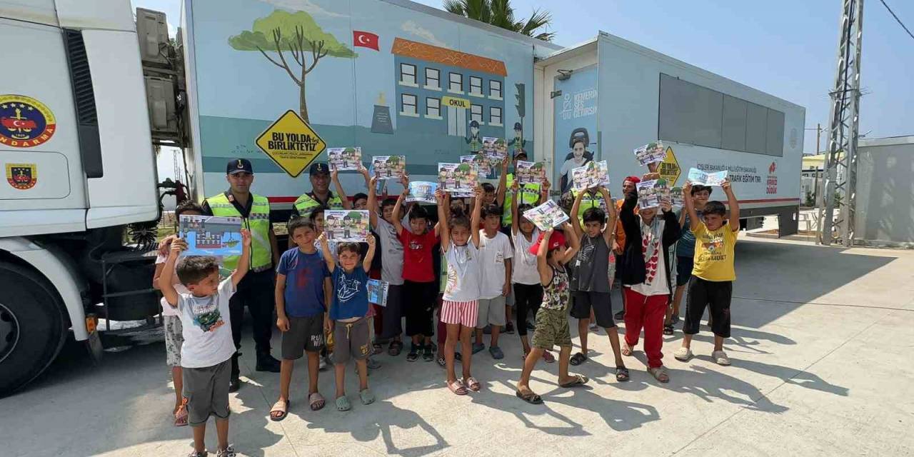 Hatay’da Depremzede Çocuklar Jandarmanın Gezici Eğitim Tırı İle Buluştu