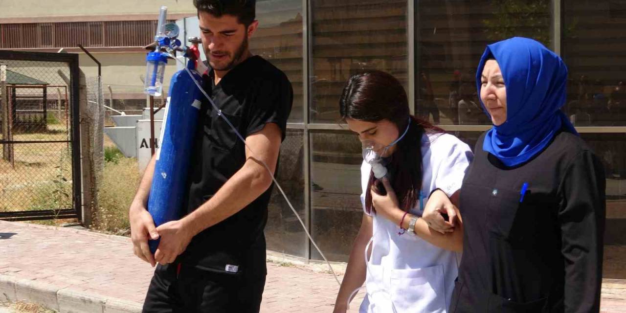 Hastanede Gerçeği Aratmayan Deprem Tatbikatı