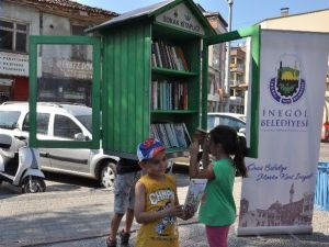 İnegöl’e Sokak Kütüphanesi